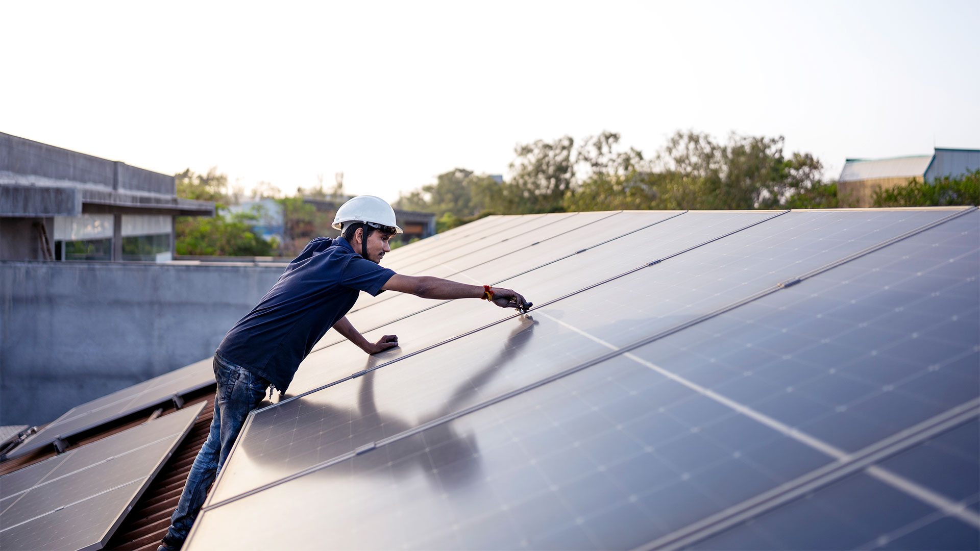 Rooftop Solar Loans for Small and Medium Enterprises: Challenges and Drivers