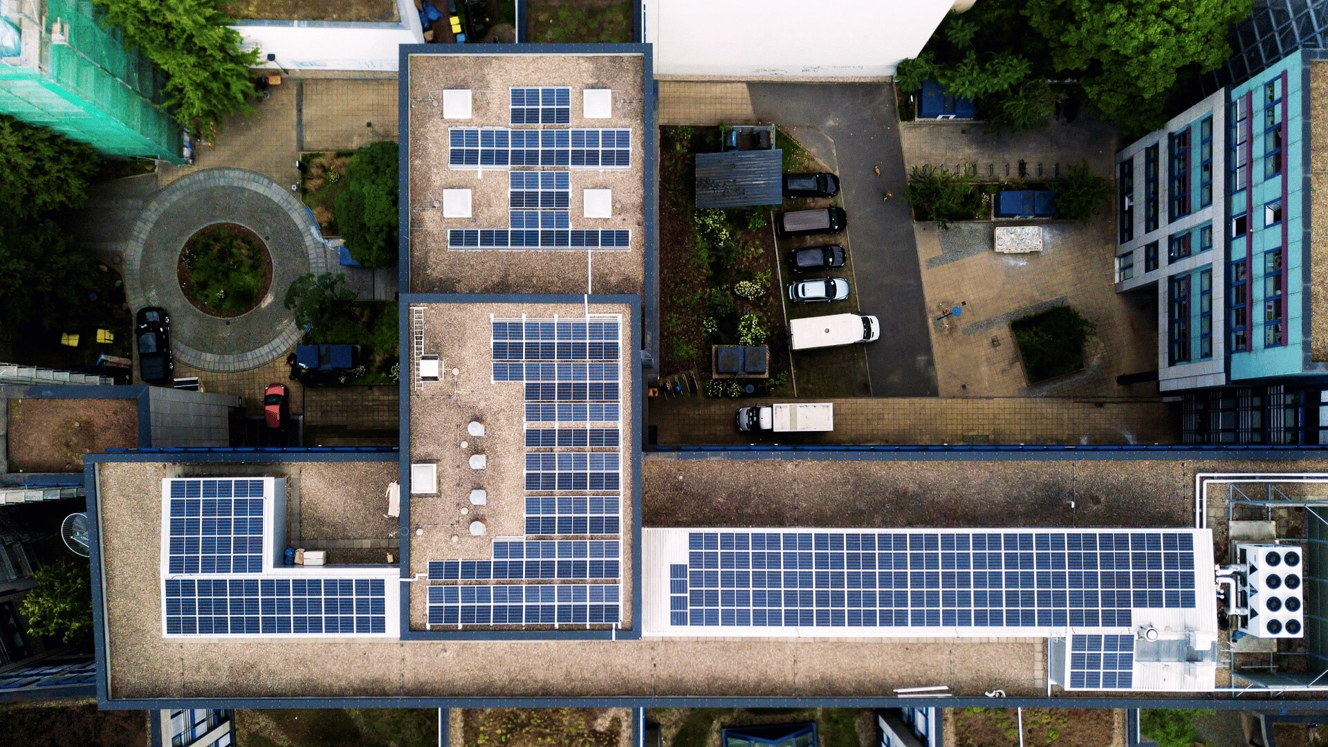 How East-Facing Roofs Impact Solar Returns and Rooftop Solar Financing
