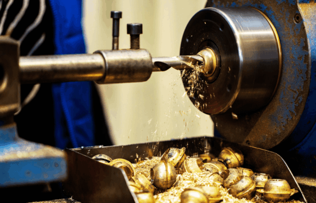 5 Advantages of Using CNC Metal Cutting Machines for Precision Engineering 